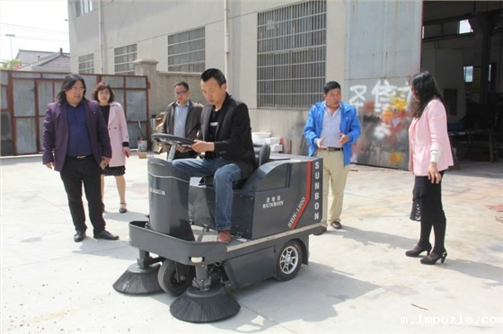 河北客户考察小优米app下载苹果电动扫地车