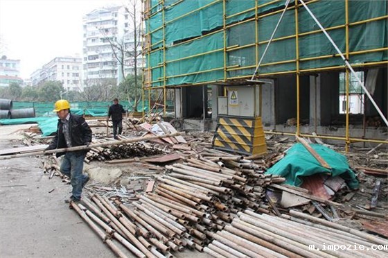 电动扫地车有效解决建筑工地施工扬尘难题