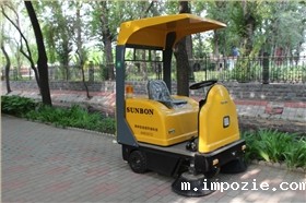 小型电动扫地车在商业广场大显身手 小型电动扫地车在商业广场大显身手