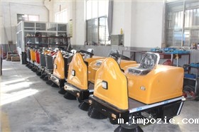 车间大面积清扫用小型电动扫地车