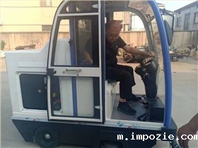 河北衡水客户来厂考察试扫电动扫地车