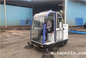 驾驶式电动扫地车的转向系统如何处理