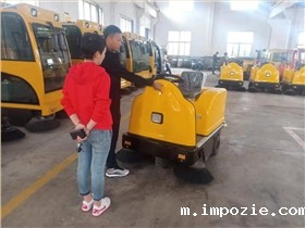 南京某机械厂采购电动扫地车
