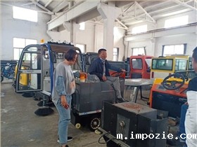 常州三河口某洗衣机厂来厂采购电动扫地车