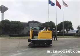 浙江某润滑油工厂采购手推洗地机和电动扫地机