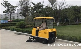 适合公园落叶清扫的电动扫地车