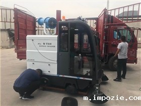 山东某磨料厂采购2000AW雾炮款电动扫地车