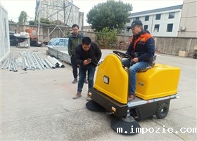 常州某家具制造公司采购1400A工业驾驶式扫地机 