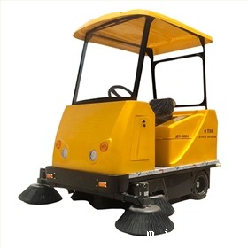 全封闭驾驶式扫地车 1800 03