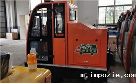 2000A电动扫地车助力物流中心清洁服务