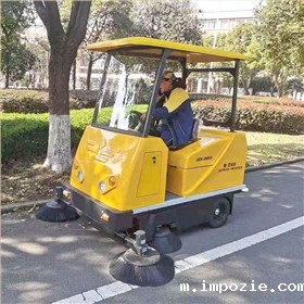 小型扫地车