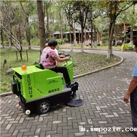 环卫道路清扫车是如何工作的？