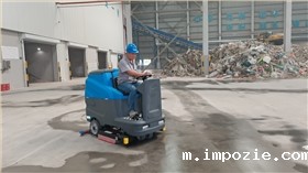 工厂车间保洁交给小型扫地机