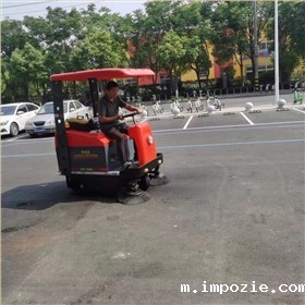 电动扫地车保证工作效率和效果，节省公司成本