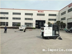 驾驶清扫车