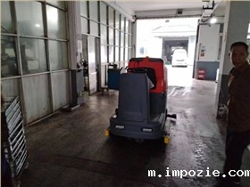 洗地机的存在不仅仅是为了清洁,更是对商场整体运营产生了深远影响 洗地机的存在不仅仅是为了清洁,更是对商场整体运营产生了深远影响