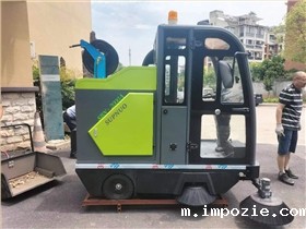  环卫街道用的中大型扫地车，是城市清洁的得力助手