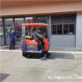 清扫车作为一种特种车辆,在城市清洁和维护中扮演着无可替代的角色 清扫车作为一种特种车辆,在城市清洁和维护中扮演着无可替代的角色