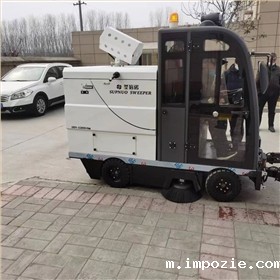 清扫车的多元应用及其对城市环境的积极影响