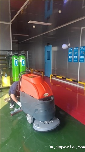 驾驶式洗地机是保护各行业清洁与效率的秘密武器