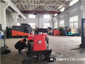 静默的守护者：工业清扫车与园区夜间运营的完美契合