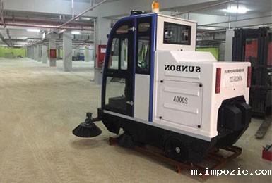 如何正确驾驶电动扫地车