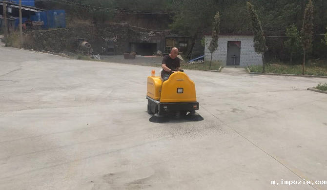小型电动扫地车进驻河南河达金属镁有限公司