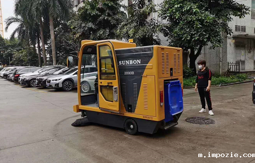 镇江某机械公司采购小优米app下载苹果2000B型电动扫地车