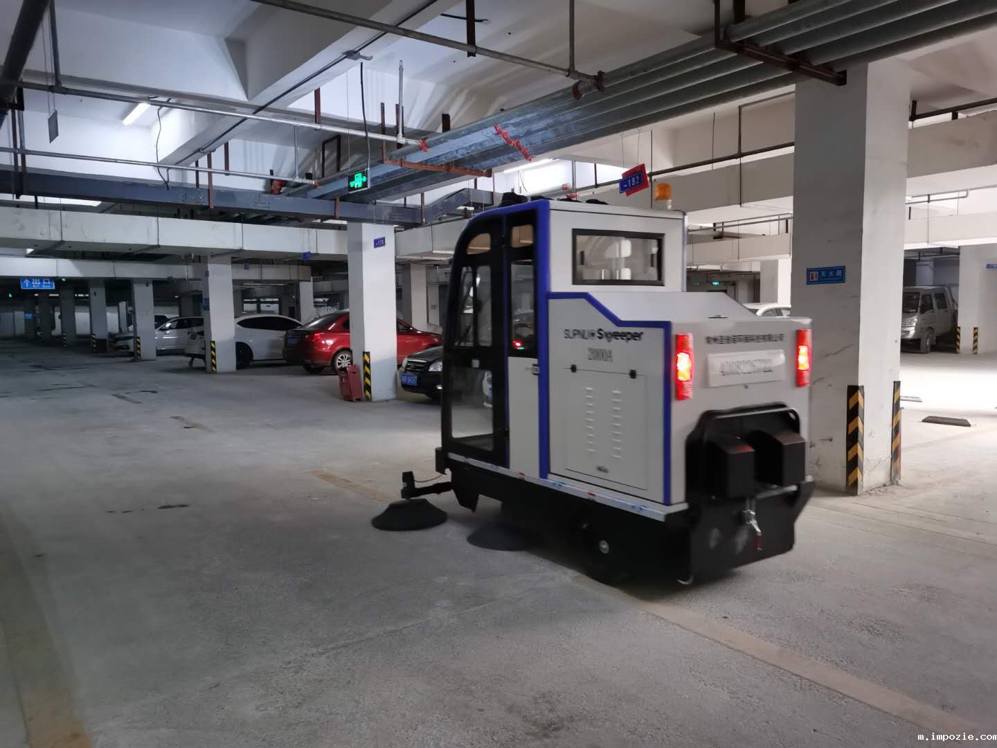 安徽池州某物业公司采购SUNBON2000A驾驶式电动扫地车