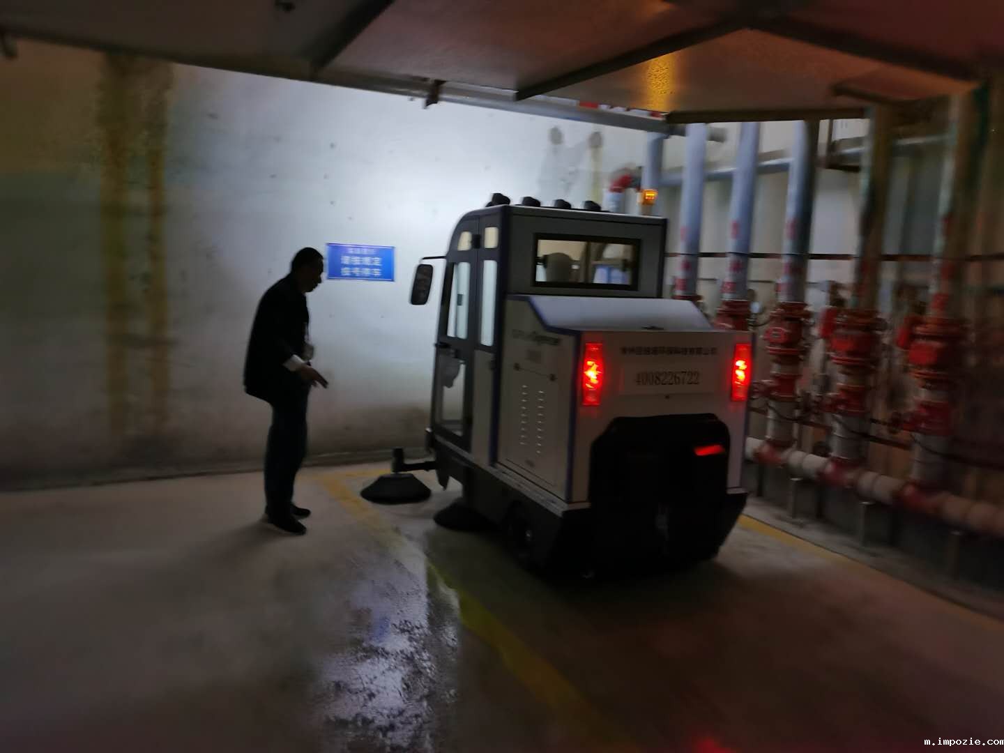 安徽池州某物业公司采购SUNBON2000A驾驶式电动扫地车