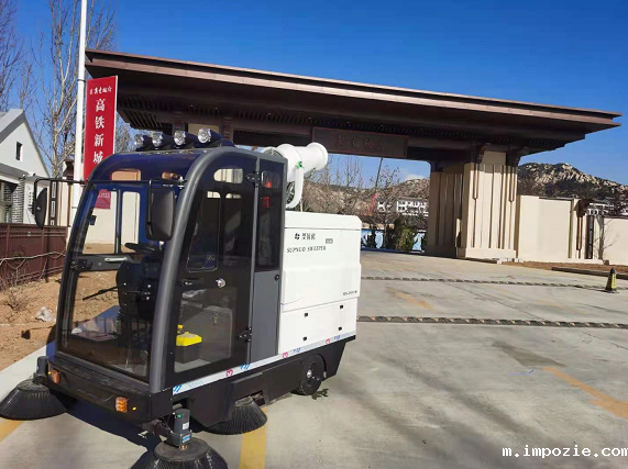 全封闭驾驶式扫地车