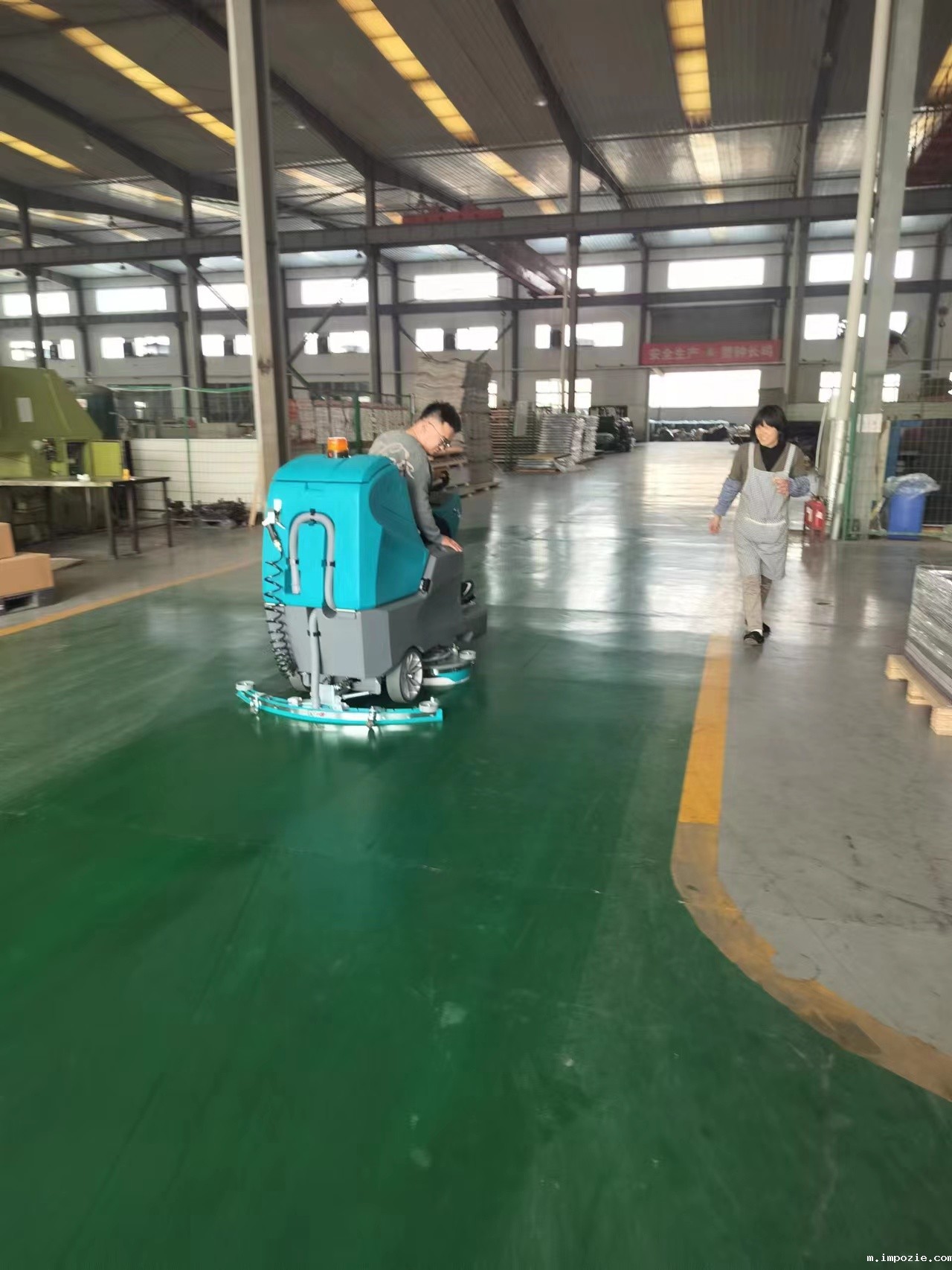 关于驾驶式洗地机的市场分析