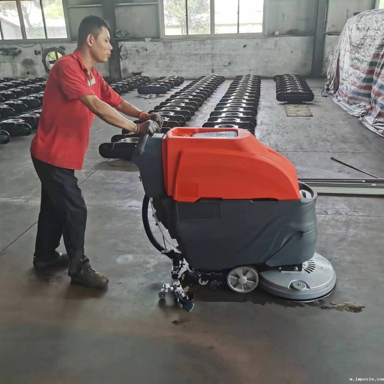 关于驾驶式洗地机的市场分析