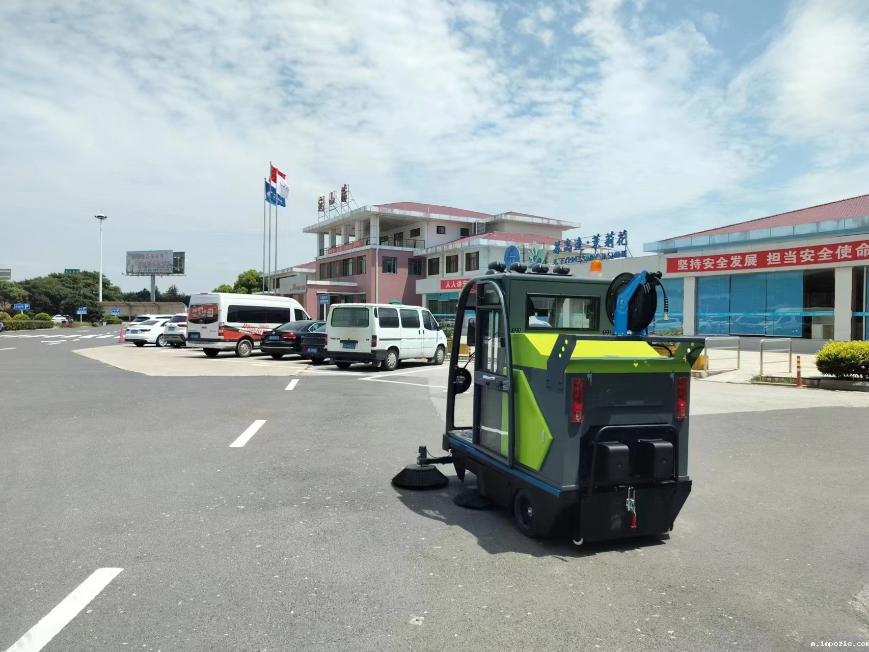 现代化园艺清洁的好拍档——公园用扫地车 现代化园艺清洁的好拍档——公园用扫地车