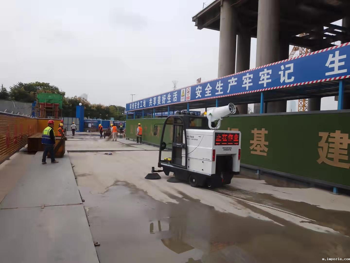 环境友好,舒适高效,电动扫地车改变清洁方式 环境友好,舒适高效,电动扫地车改变清洁方式