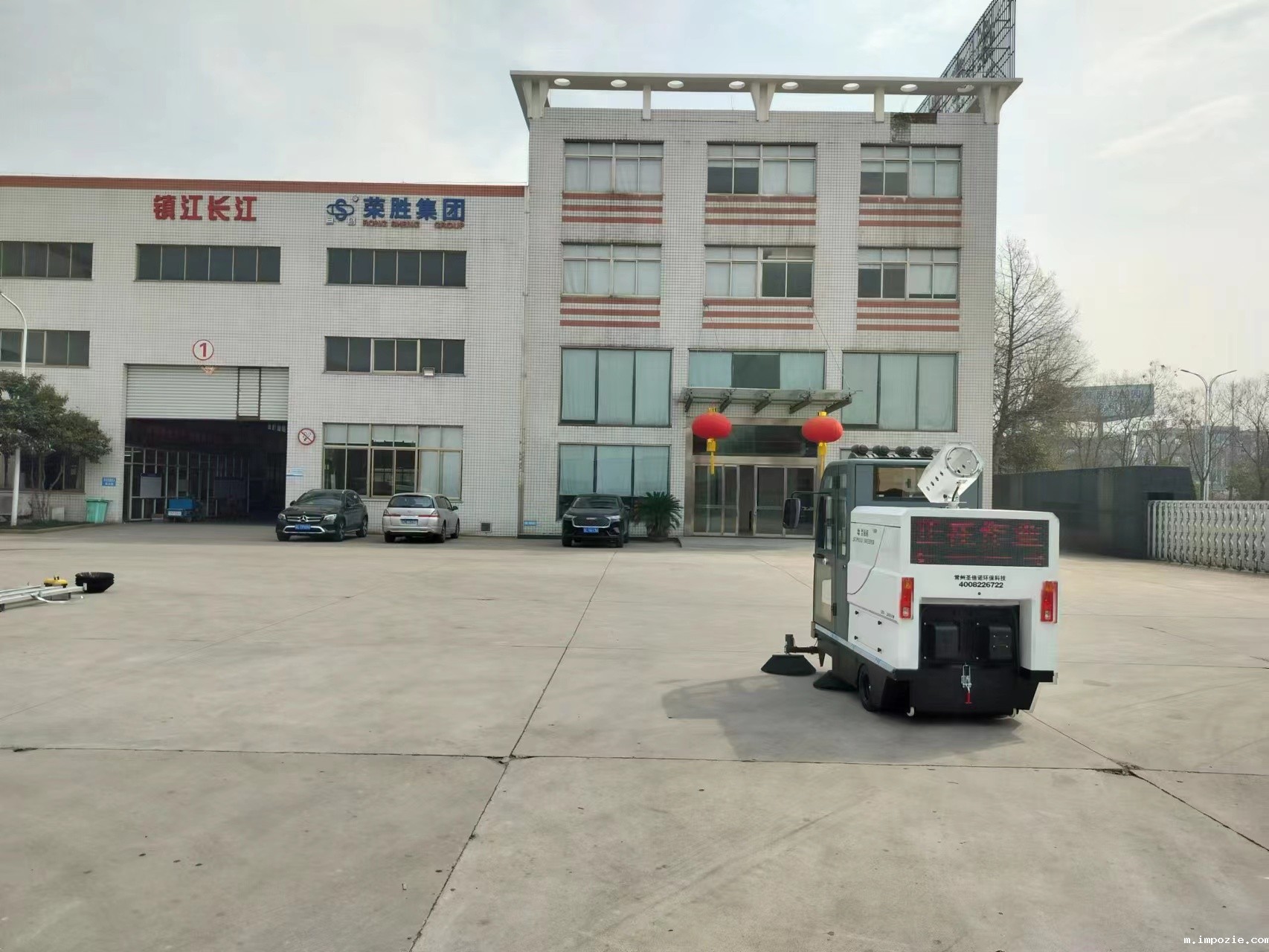 公路电动扫地车是环卫部门的“重要成员”! 公路电动扫地车是环卫部门的“重要成员”!