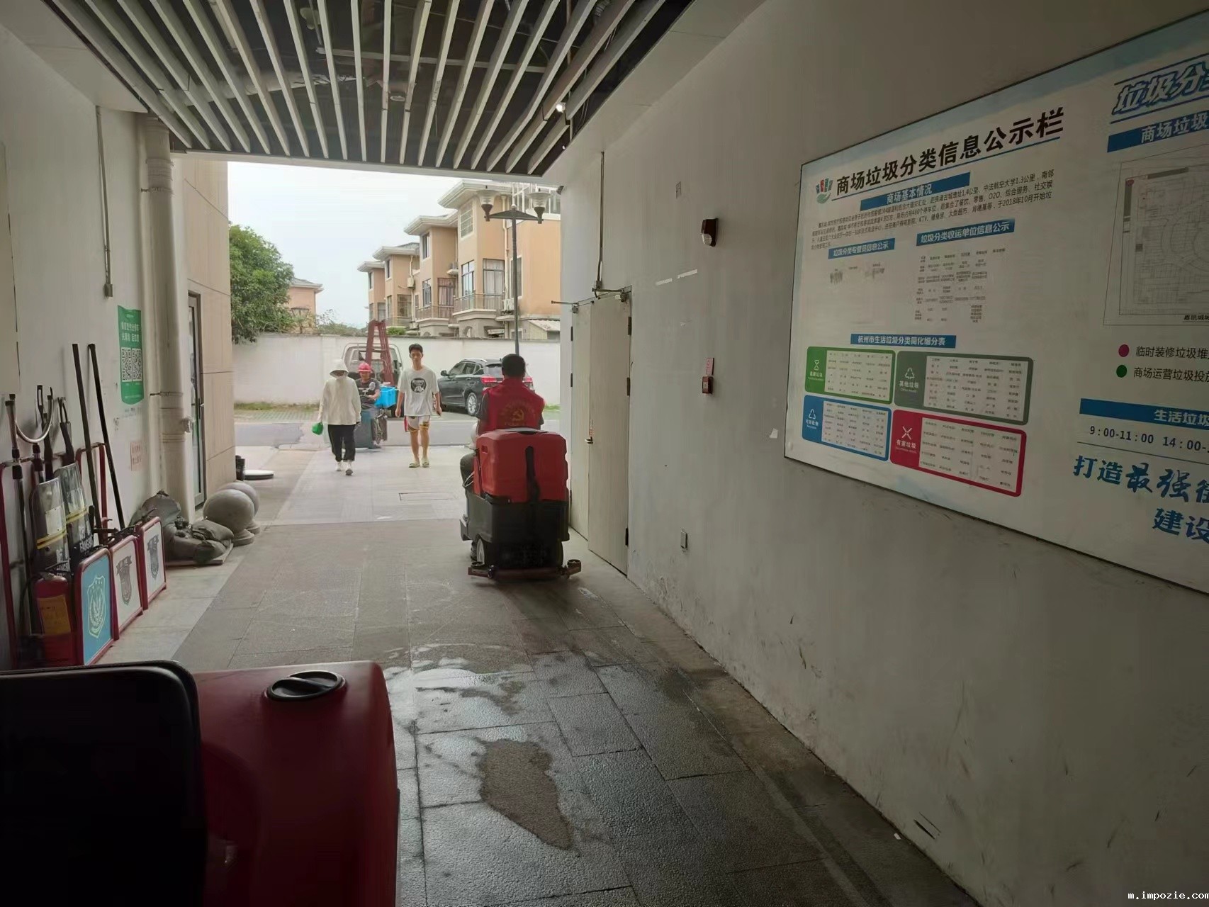 驾驶式洗地机减轻哪些市场的负担