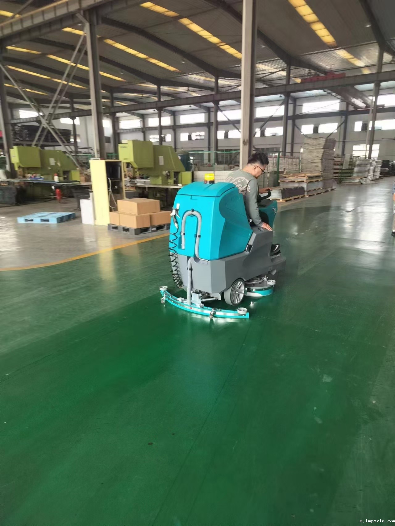 驾驶式洗地机-静音洁净背后的科技绿意 驾驶式洗地机-静音洁净背后的科技绿意